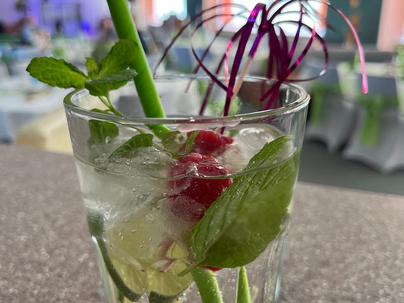 Cocktails und Longdrinks - hier der Barcardi-Razz Raspberry Special